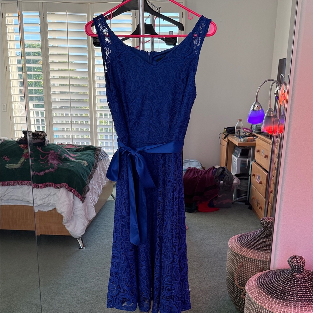 Elegant Blue Lace Midi Dress